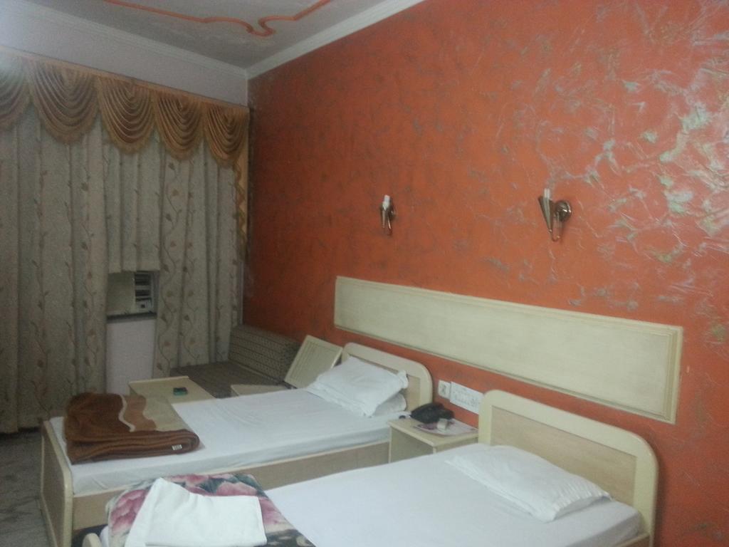 Hotel Royale Paradise Noida Værelse billede