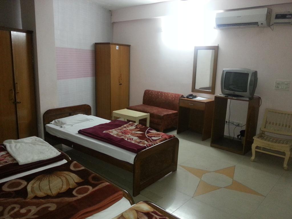 Hotel Royale Paradise Noida Værelse billede